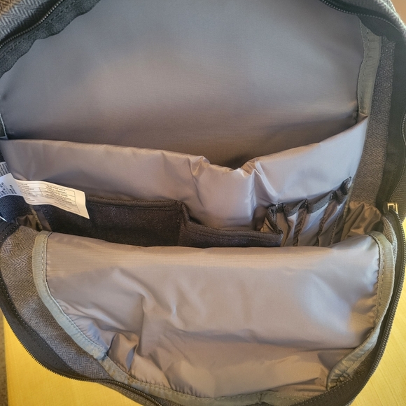 NWT Eddie Bauer "Ashford" daypack/backpack in classy gray herringbone.NW… - Picture 3 of 4